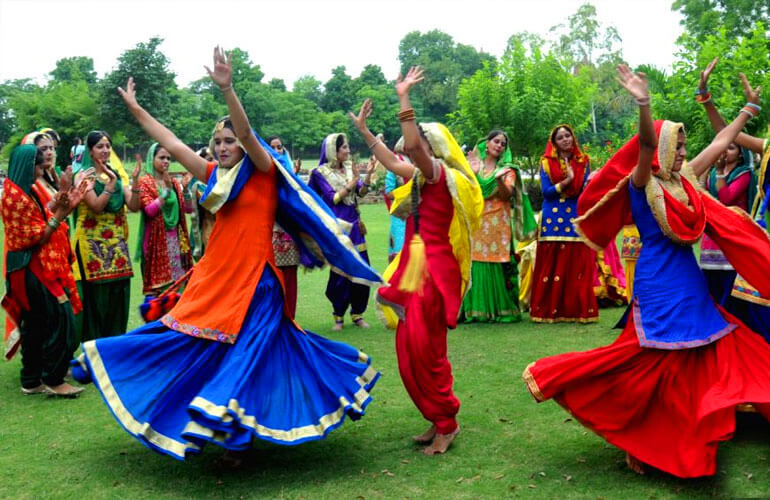 Jat community Punjabi dancers